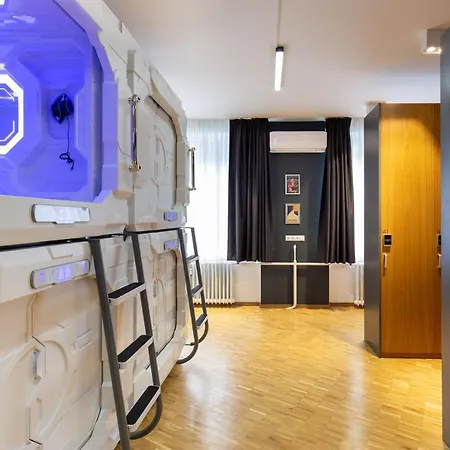 Spacehotel 2*
